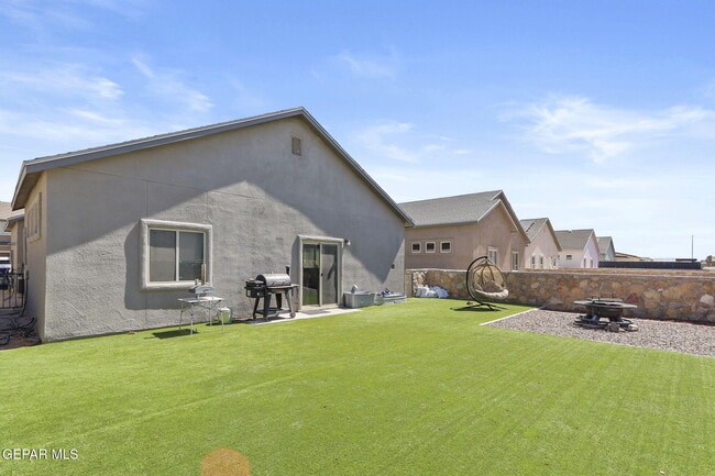 Building Photo - 14828 Tierra Escape Ave