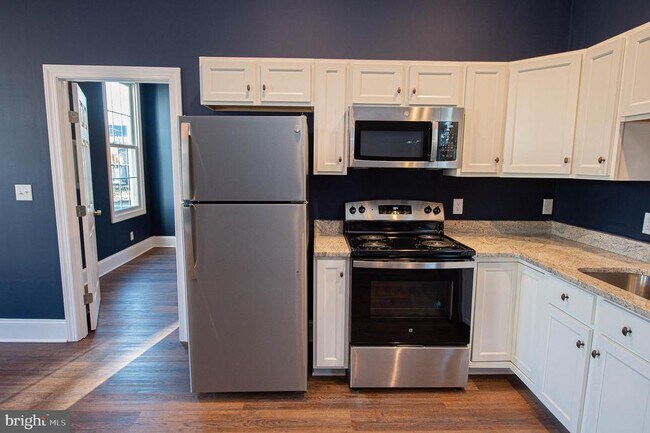 Building Photo - 106 Colonial Ct