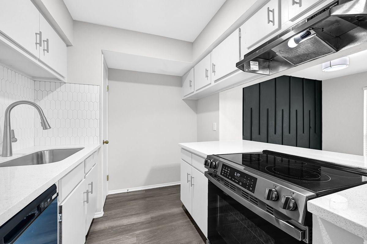 Building Photo - 6410 Del Monte Dr