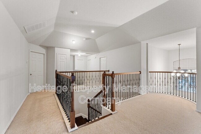 Building Photo - 11 Sable Valley