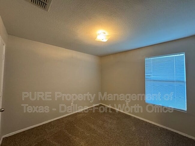 Building Photo - 500 Brookbank Dr