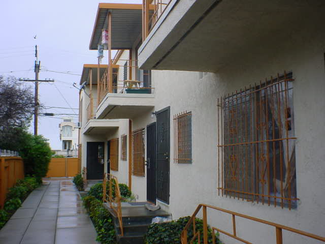 Building Photo - 213 N Alexandria Ave