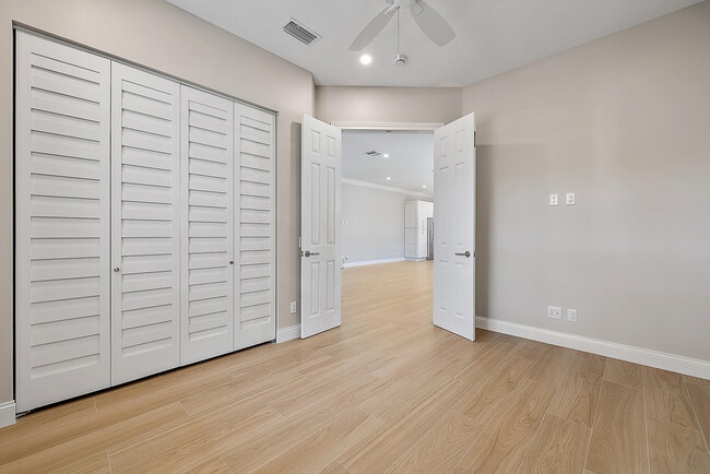 Building Photo - 248 Honeysuckle Dr