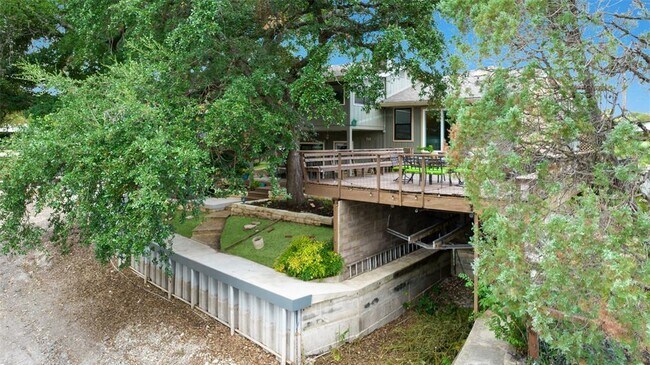 Building Photo - 151 Trelawney St