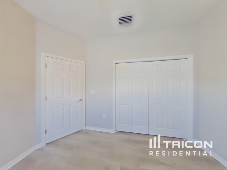 Building Photo - 6715 Castle Green Pl