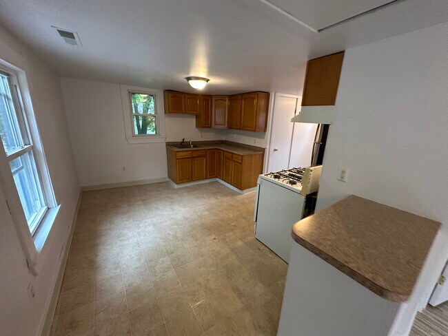Building Photo - 151 Long Hill Ave