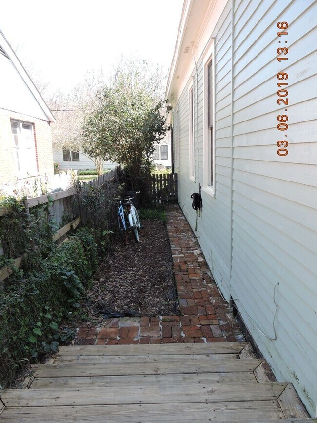 Building Photo - Renovated 2BR/1BA cottage in Historic Beauregard Town