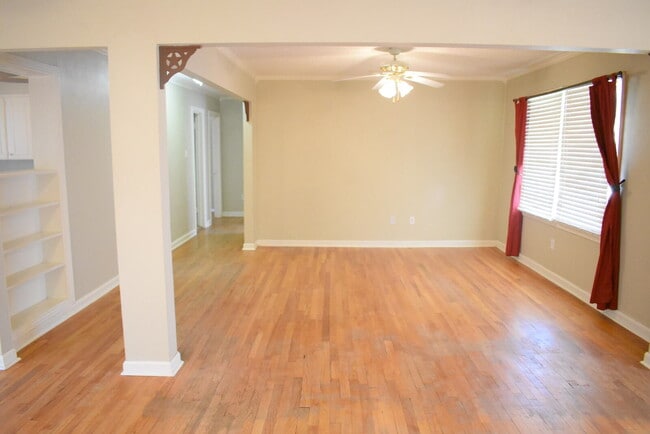 Building Photo - Super Cute 2 Bedroom Home in Tech Terrace! Pre-Leasing for August!