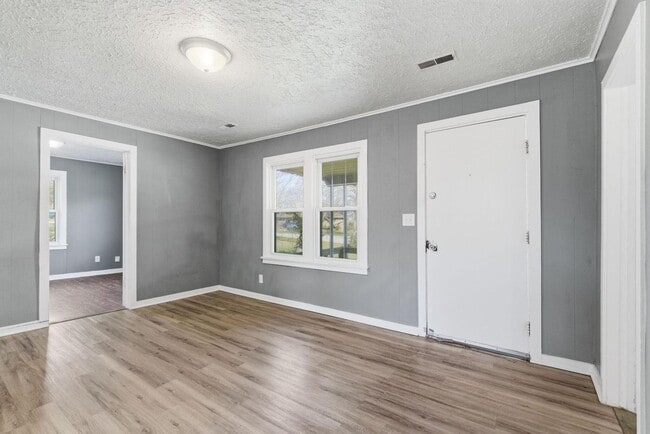 Building Photo - 3 Bedroom | 1 Bathroom Home | PET FRIENDLY!