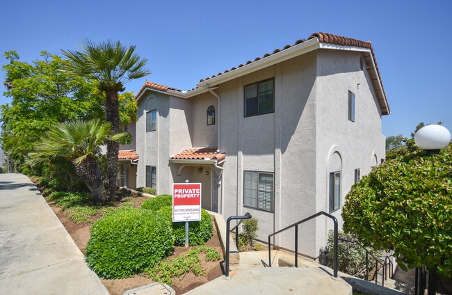 Building Photo - Beautiful Escondido Townhouse with beautiful View!