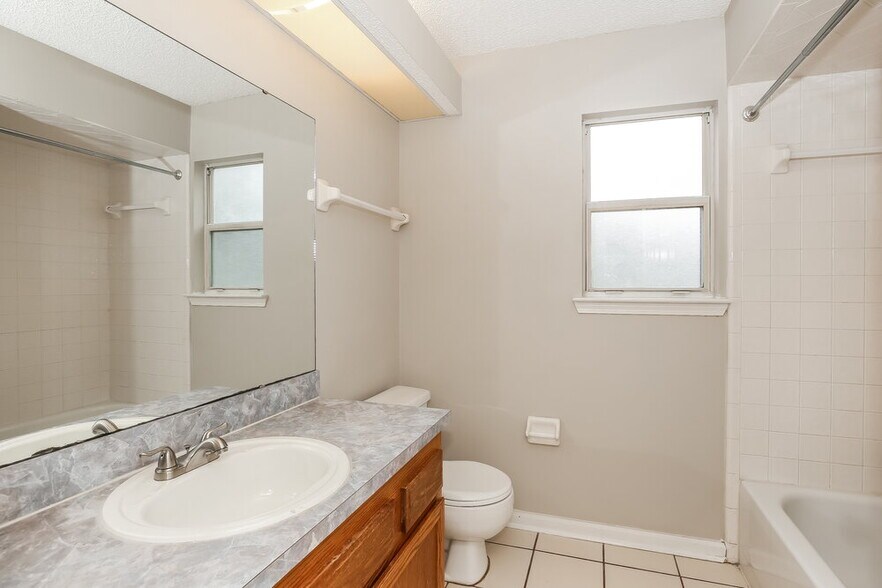 Building Photo - 3379 Deerfield Pointe Dr