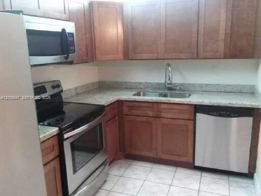 Building Photo - 4850 SW 63rd Terrace