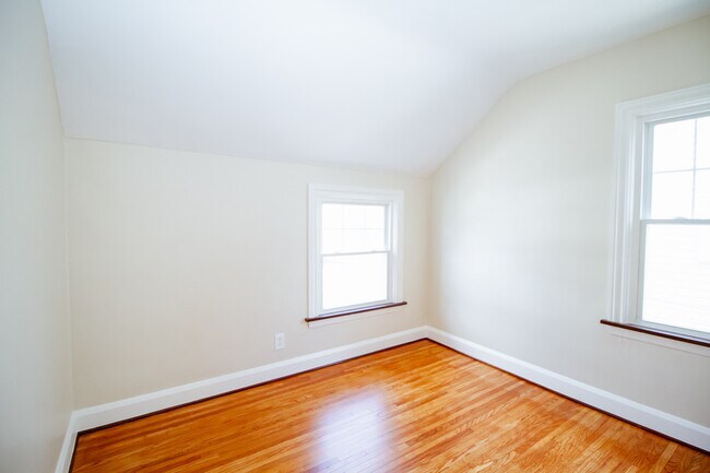 Building Photo - 2032 Glencove Dr
