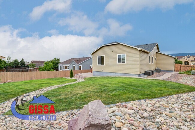 Building Photo - Beautiful ranch style home available to mo...