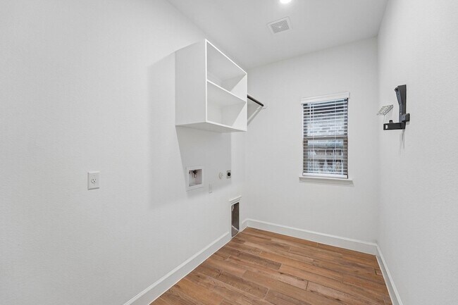 Building Photo - 133 Plumbago Loop