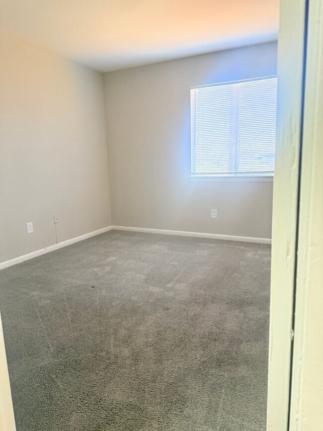 Building Photo - 330 Orchard Trace Ln