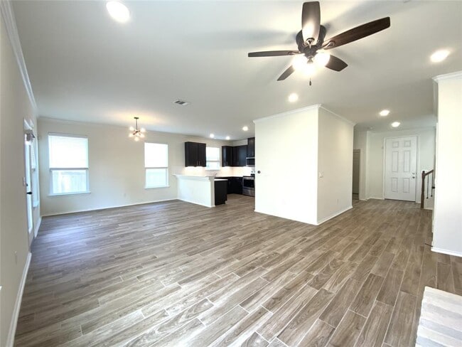 Building Photo - 908 Solitude Dr
