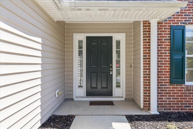 Building Photo - ***Coming Soon!!!***Spacious and Move-In R...