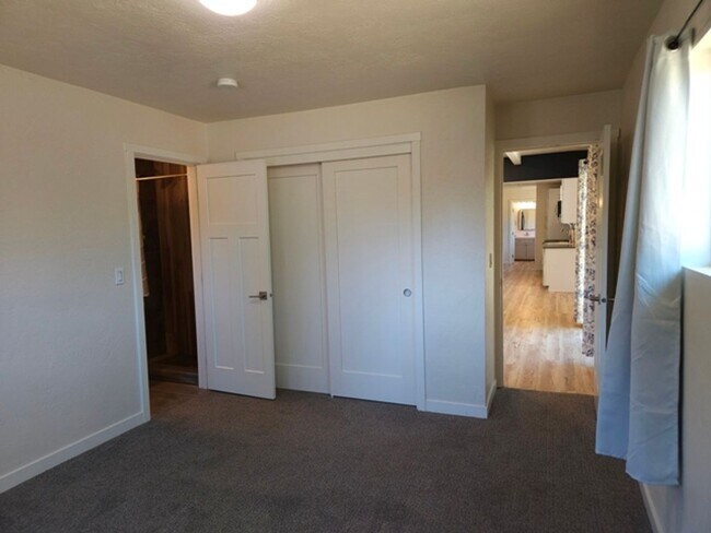Building Photo - 3Bd/2.5Ba Single Story Home-For viewing!