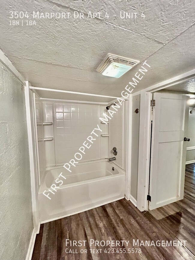 Building Photo - 1Bed/1Bath Studio Apartment Off Bonny Oaks!!