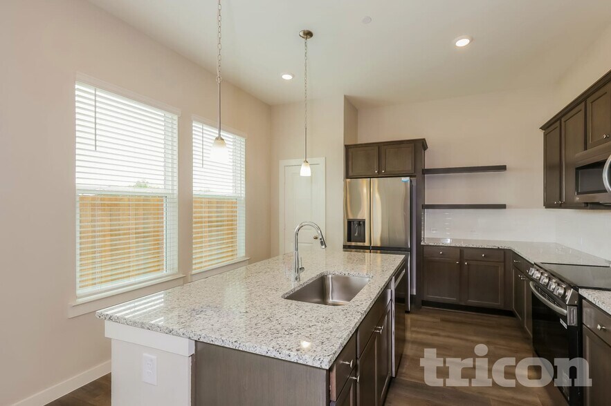 Building Photo - 105 Milford Ct
