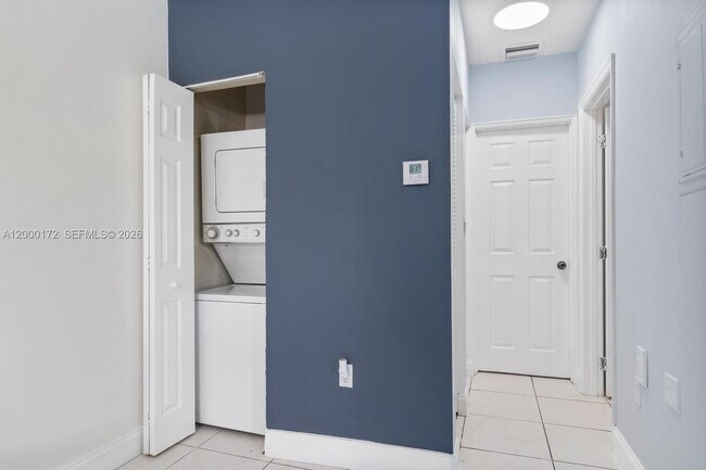 Building Photo - 536 NE 62nd St