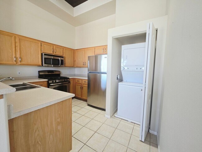 Building Photo - CHARMING 2BD/2BA CONDO IN HENDERSON! W/ COMMUNITY POOL