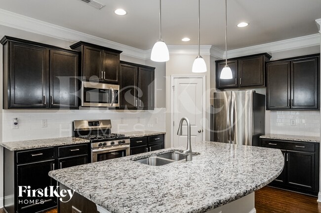 Building Photo - 7224 Laurelshire Dr