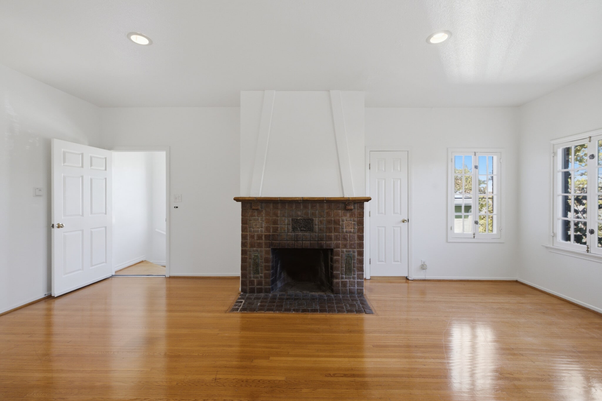 Door into living room - 1097 S Orange Dr