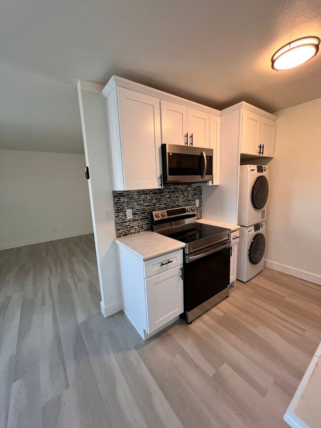 Interior Photo - Village Green 92