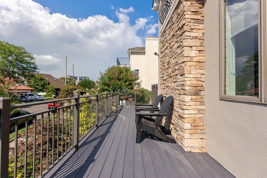 Building Photo - 7600 Bayshore Dr