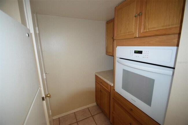 Building Photo - 1204 Honeytree Ln W