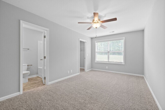 Building Photo - 2 Bedroom Condo For Rent Near Madison Street!