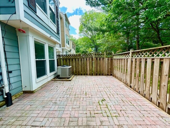 Building Photo - 60 Whitechurch Ct