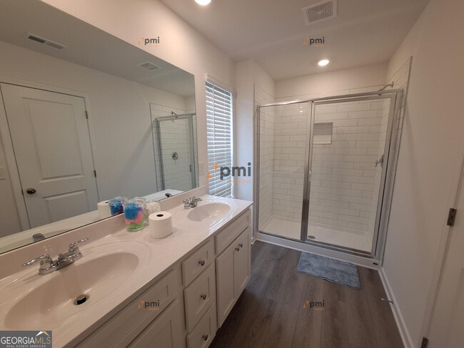 Building Photo - 285 Kenoot Dr