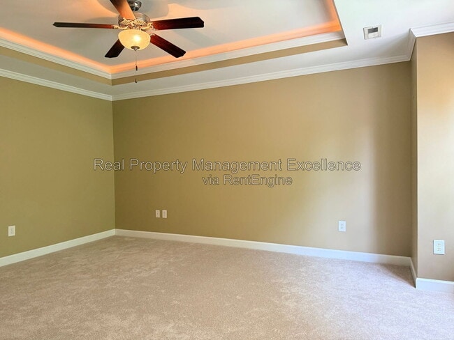 Building Photo - 616 Lake Artesia Ln