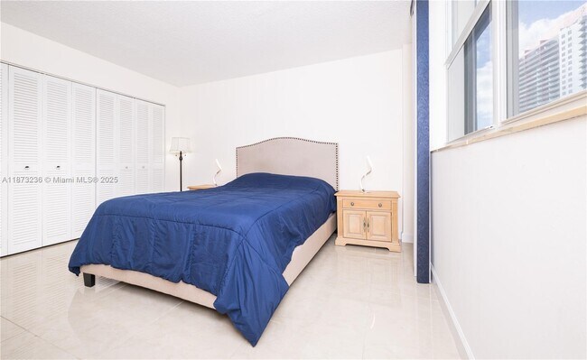 Building Photo - 1833 S Ocean Dr