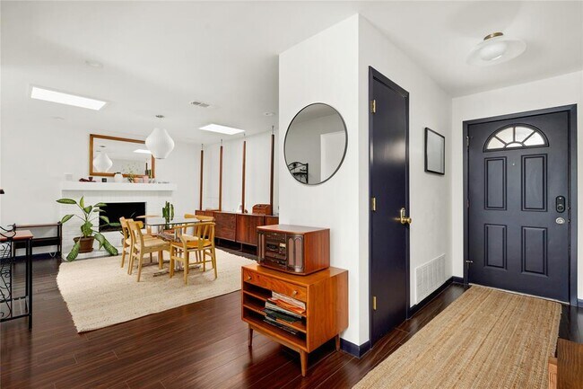 Building Photo - 705 Battle Bend Blvd