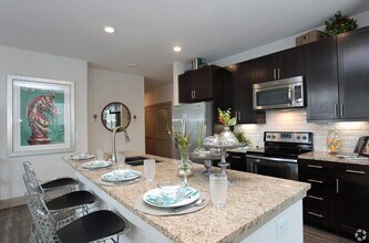 Building Photo - 2-Bed Luxury + 1 Month Free Special!