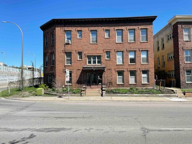 Building Photo - 1901 Lyndale Ave S