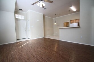 Building Photo - Charming 3BR/2BA Duplex Home with 2-Car Garage & Fenced Yard | Close to Downtown Weatherford | Pe...