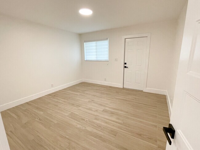 Building Photo - 1523 SW 19th Ave