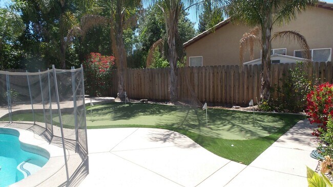 Building Photo - Vacation where your live!