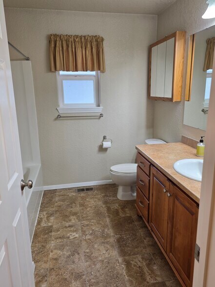 Building Photo - 208 Sunset Ln