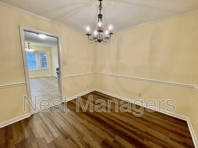 Building Photo - 2109 Hollyridge Pl