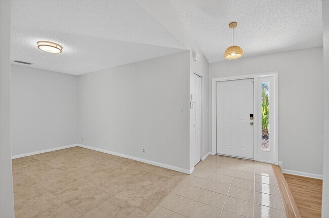 Building Photo - 17414 Spring Tree Ln
