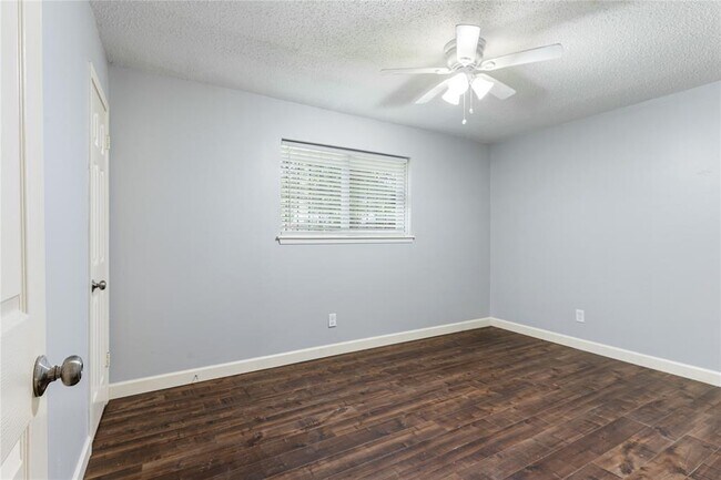Building Photo - 4514 Oak Shadows Dr