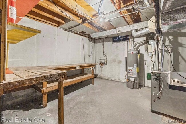 Building Photo - 2360 Pine View Dr