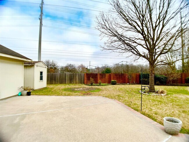 Building Photo - 8431 Big Bend Dr