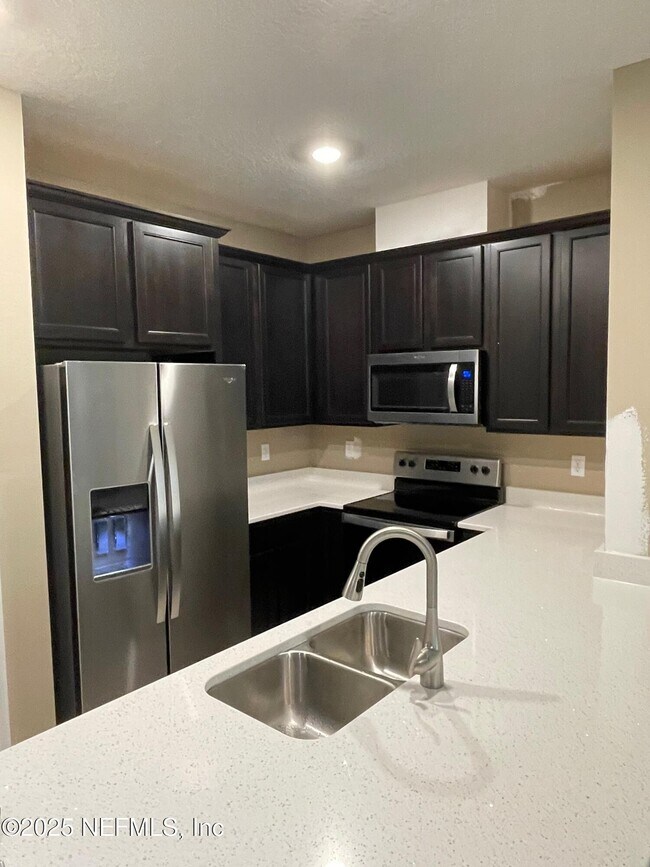 Building Photo - 99 Great Star Ct